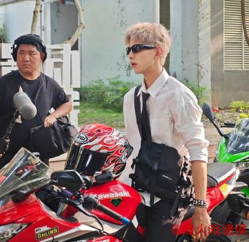 中超球员转行成偶像 凭颜值主演短剧走红