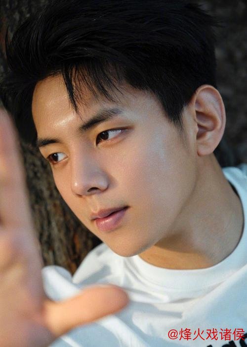 中超球员转行成偶像 凭颜值主演短剧走红