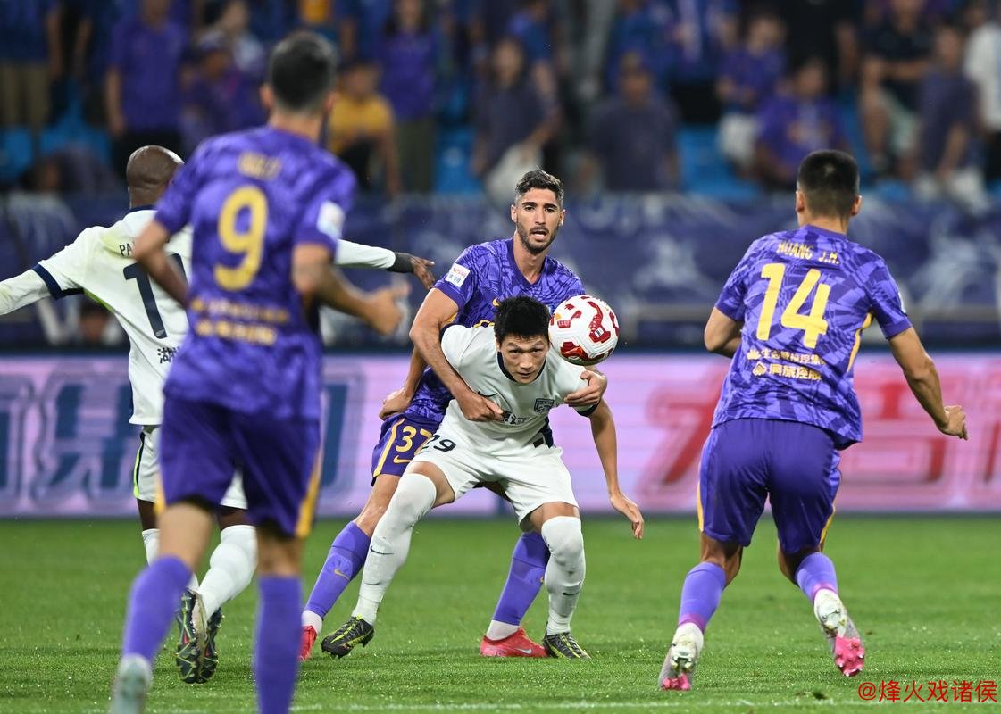 中超首阶段本土最佳阵：前场新星抢眼，<a href=
