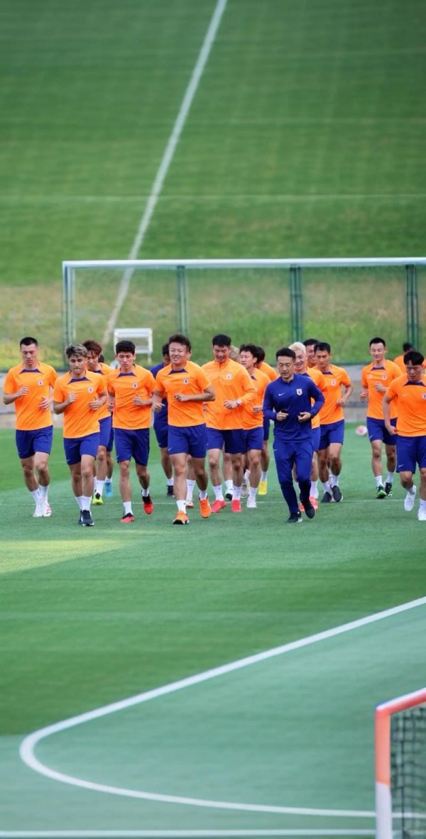 开云在线入口 泰山队训练内容丰富 新帅正式上任 新人融入一线队合练