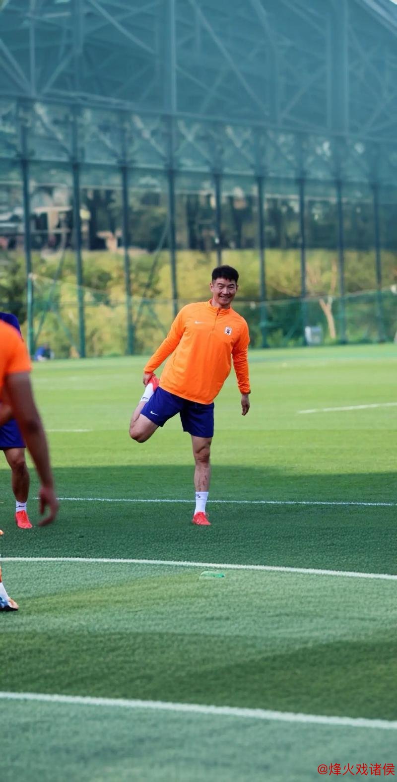 泰山队训练内容丰富 新帅正式上任 新人融入一线队合练