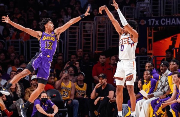 开云登陆入口 浓眉35分詹皇21+8 湖人上演22分惊天逆转击败太阳